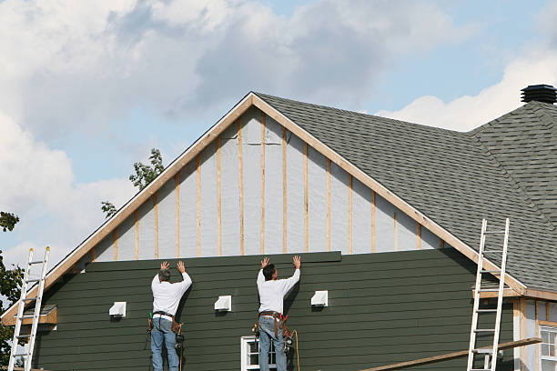Professional Vinyl Siding technician working in Lurgan, PA